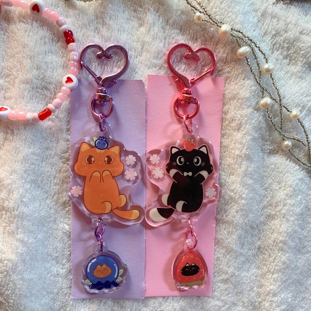 Berry In Love 🫐 🍓 Matching Dangling Keychain